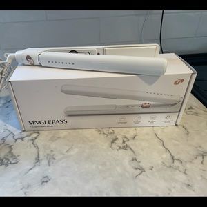 T3 Single Pass 1” Straightening Iron